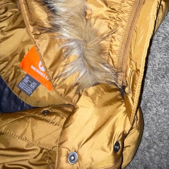 Merrell puffer vest gold with removable faux fur hood trim women's size small - Picture 7 of 8